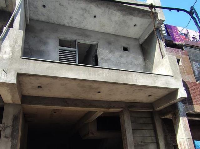 House for sale in Hariana