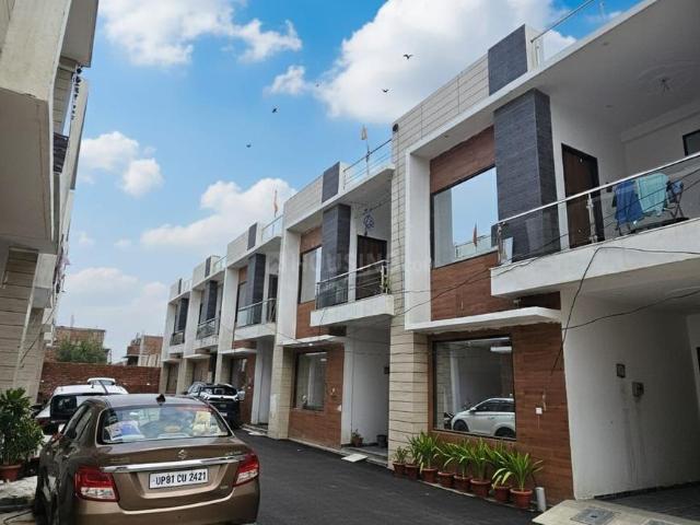House for sale in Sector 15A, Noida
