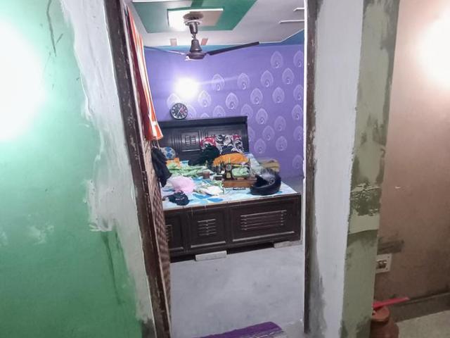 House for sale in North West Delhi, Deri