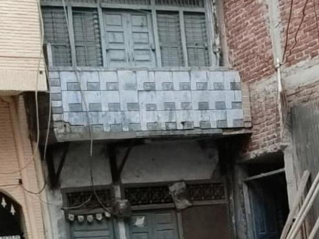 House for sale in North East Delhi, Deri