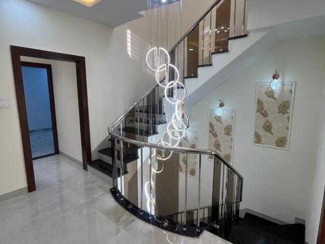 House for sale in Madya