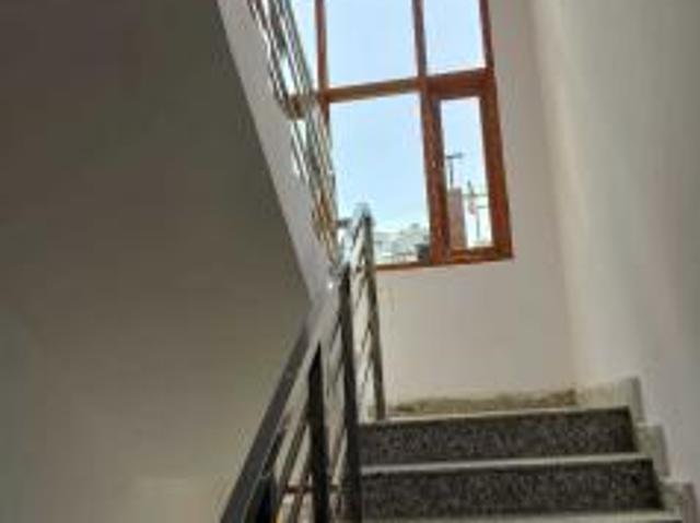 Property for rent in Deri