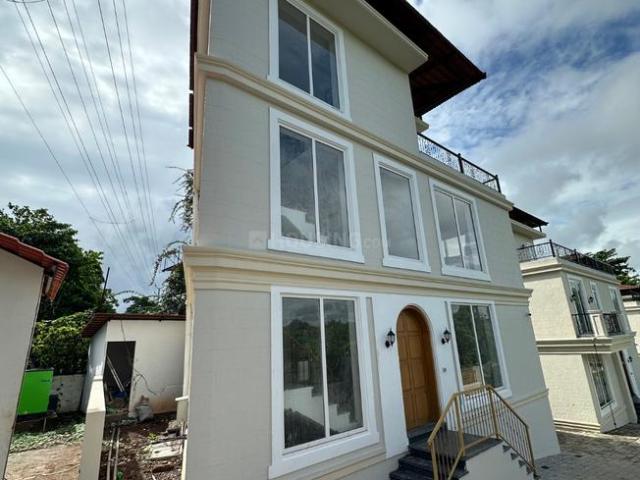 Villa for sale in Ucassaim, Goa