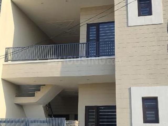 Villa for sale in Sector 127, Santemarja