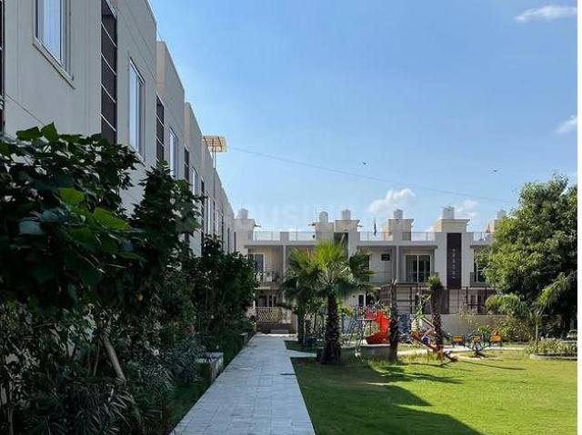 Villa for rent in Pink City, Jetpur
