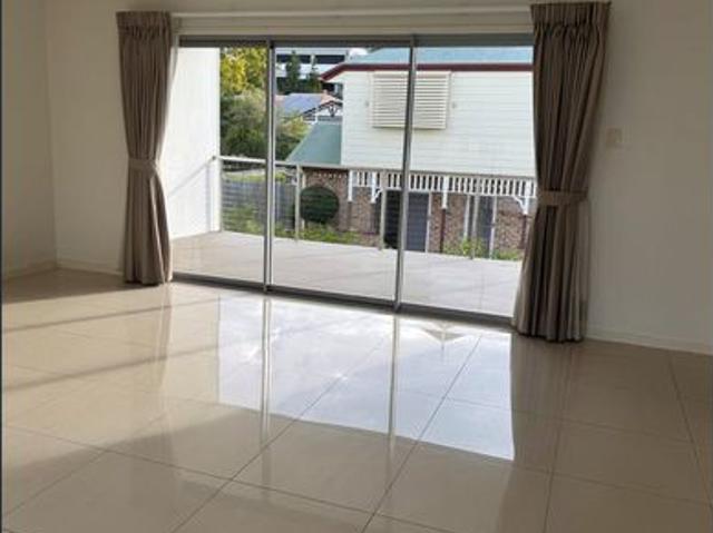 Townhouse for rent in Toombul, Queensland