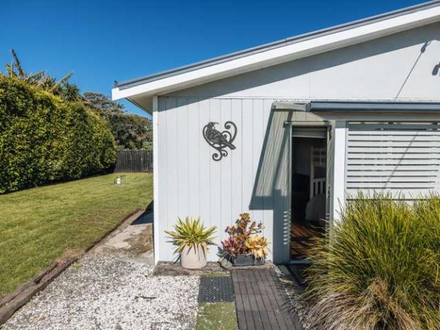 House for sale in Surfdale, Waiheke