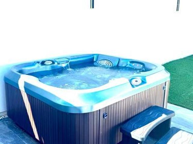 Apartment for rent in Canoga Park, California