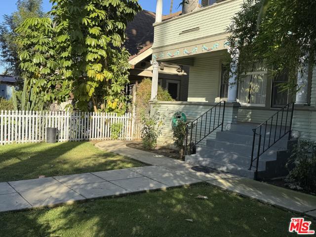 Apartment for rent in Canoga Park, California