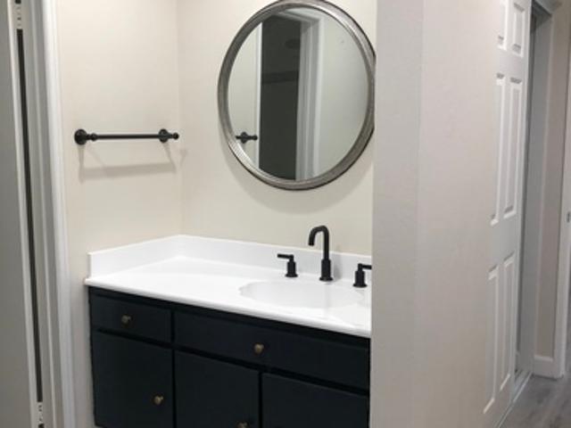 Apartment for rent in Canoga Park, California