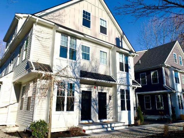Condo for rent in Newton Highlands, Newton