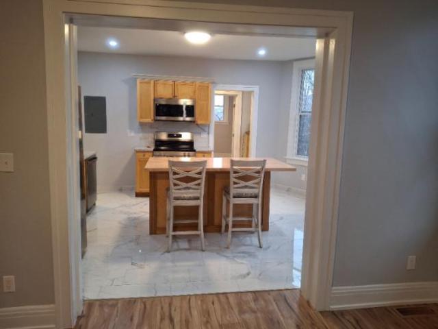 Condo for rent in Avondale, Roselawn