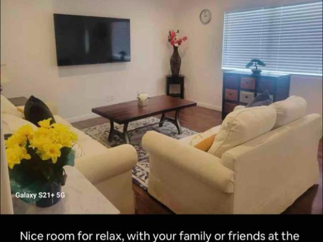 House for rent in Paramount