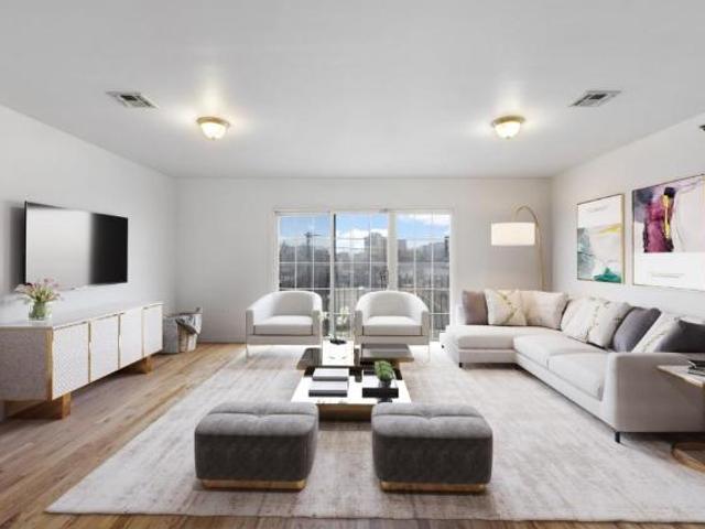 Townhouse for rent in Newark