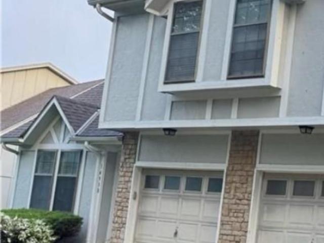 Townhouse for rent in Overland Park