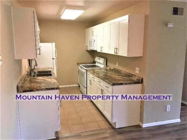 Townhouse for rent in Golden