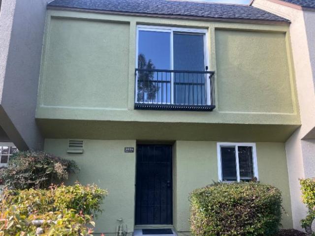 Townhouse for rent in Alameda