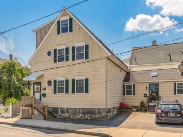 Townhouse for rent in Medford, Massachusetts