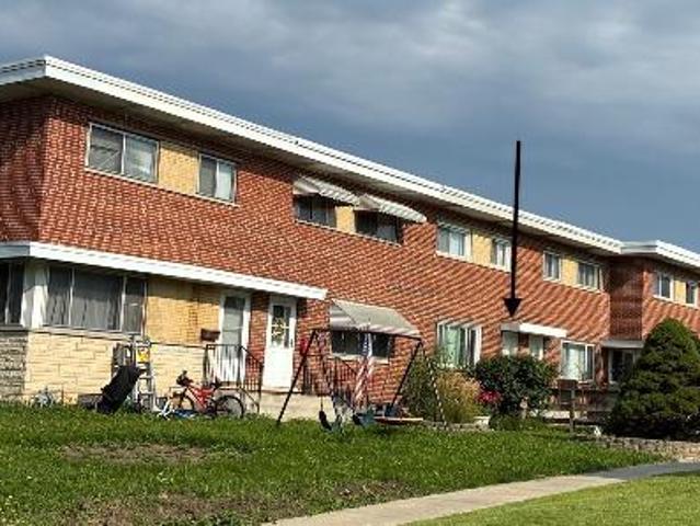 Townhouse for rent in Mount Prospect, Illinois