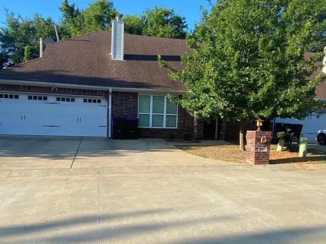 Townhouse for rent in Falcon Place, Longview