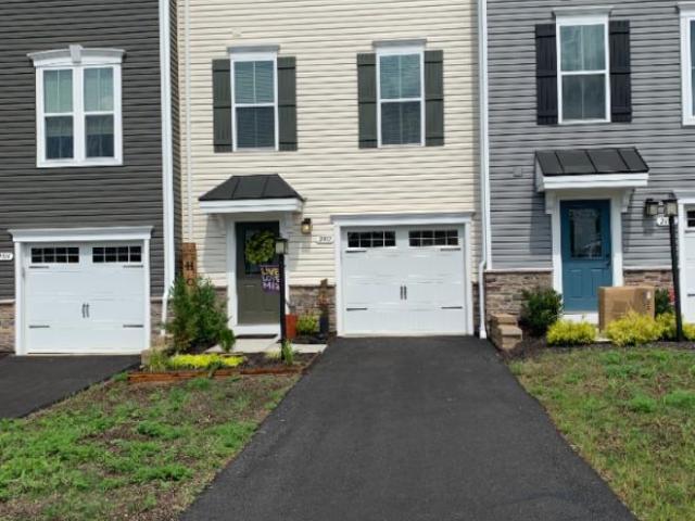 Townhouse for rent in Monaca