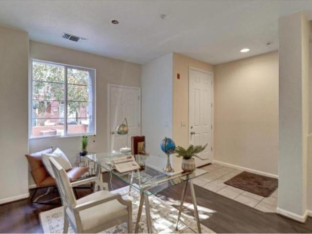 Townhouse for rent in Hayward