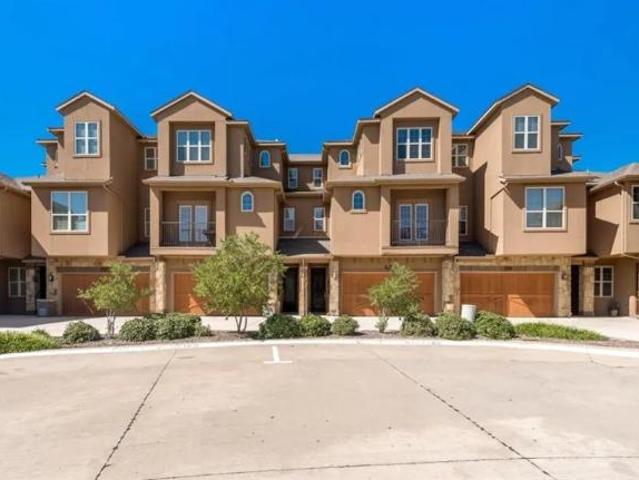 Townhouse for rent in Grand Prairie, Texas