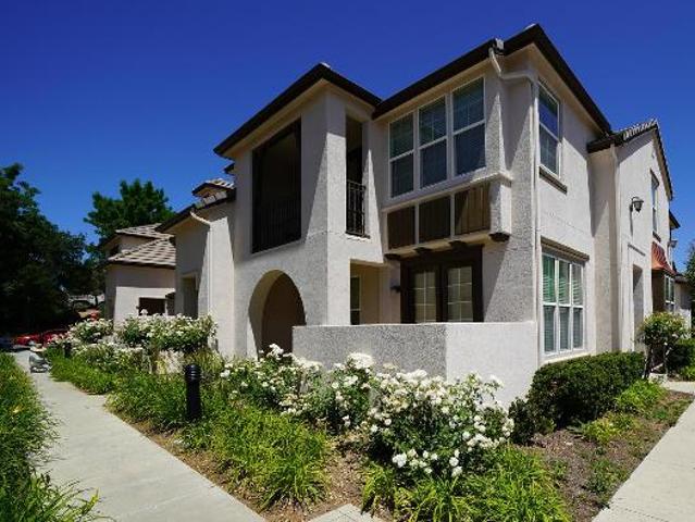 Townhouse for rent in Canyon Country, California