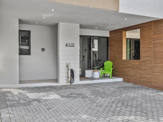 Townhouse for rent in Dania