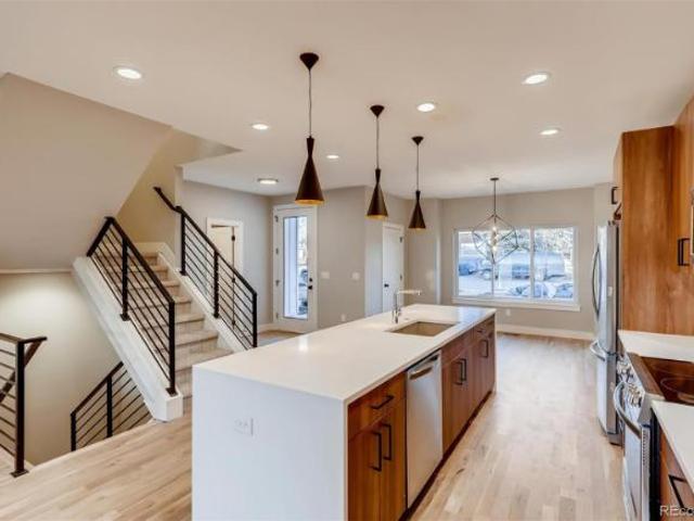 Townhouse for rent in Englewood