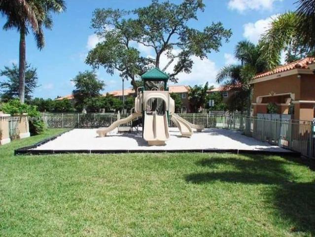 Townhouse for rent in Dania