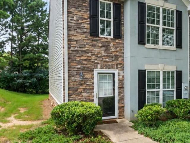 Townhouse for rent in Union City, Georgia