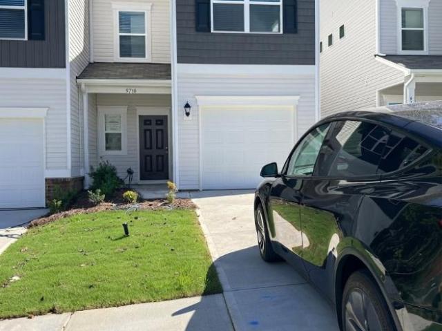 Townhouse for rent in Chateau Woods, Charlotte