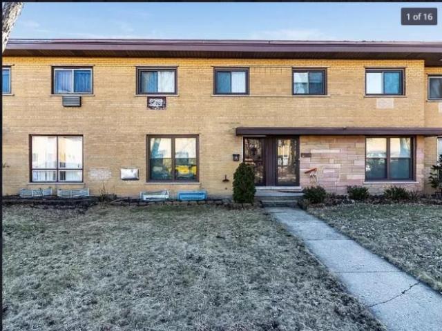 Townhouse for rent in Mount Prospect, Illinois