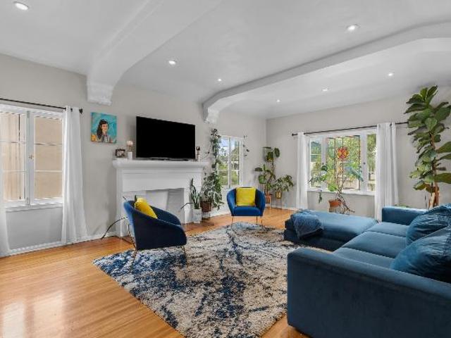 Townhouse for rent in Canoga Park, California