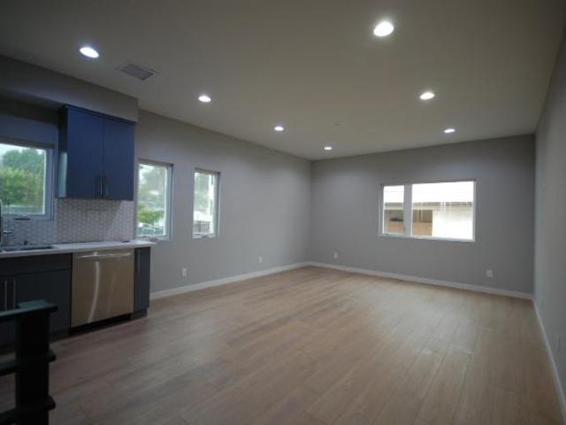 Townhouse for rent in Canoga Park, California