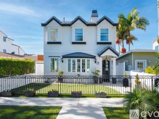 Apartment for rent in Corona Del Mar, California