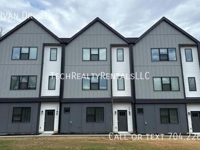 Townhouse for rent in Mecklenburg, North Carolina