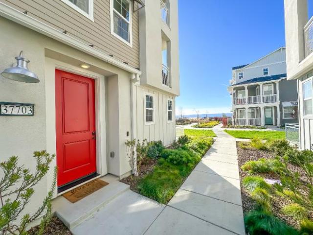 Townhouse for rent in Newark