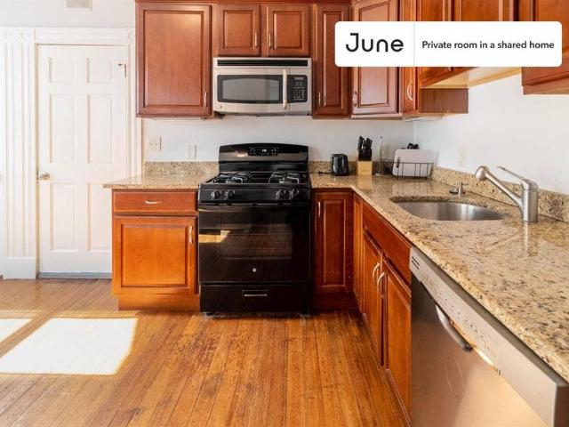Room for rent in Hyde Park, Boston