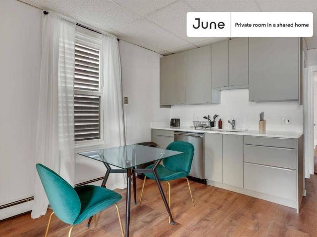 Room for rent in Dorchester, Boston