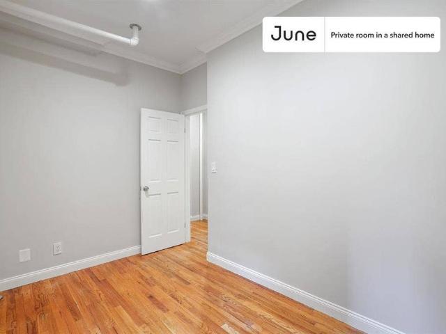 Room for rent in Arverne, New York
