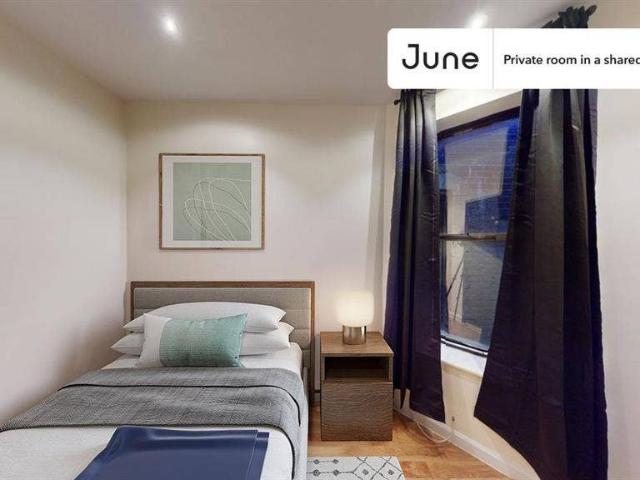 Room for rent in Arverne, New York