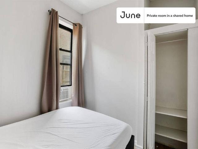 Room for rent in Arverne, New York
