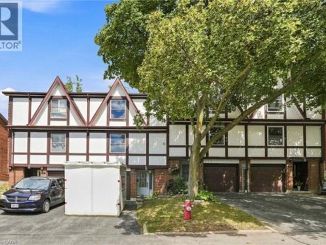 Townhouse for sale in Ancaster, Ontario