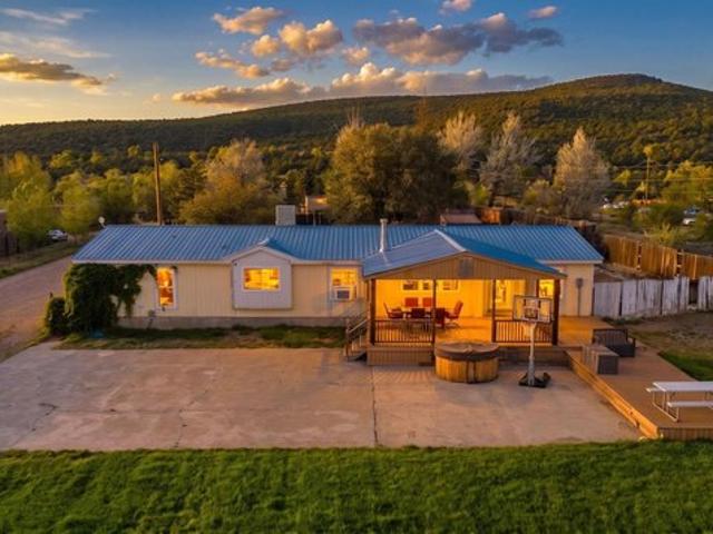 House for sale in Arroyo Hondo, New Mexico