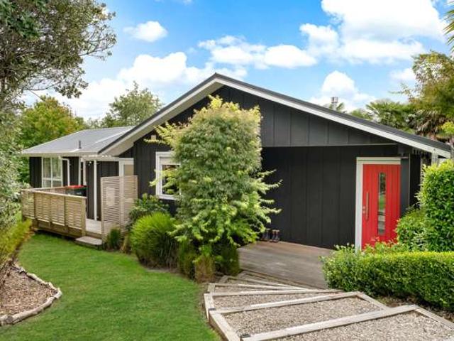 House for sale in Waimauku