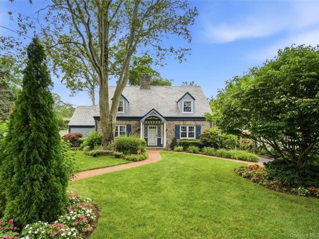House for sale in Huntington, New York