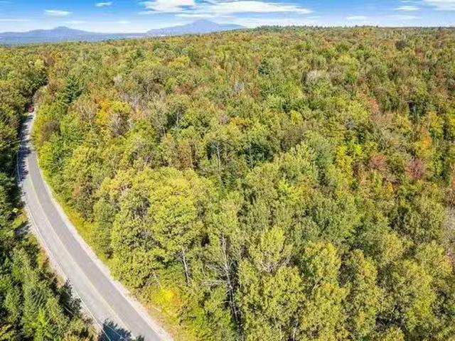 House for sale in Magog