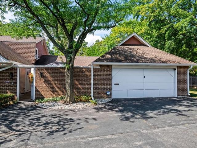 Townhouse for sale in Fairfax Village, Rolling Meadows